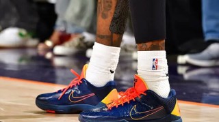 雷速体育app下载-格林穿着Kobe5，得到26分5篮板6助攻1抢断